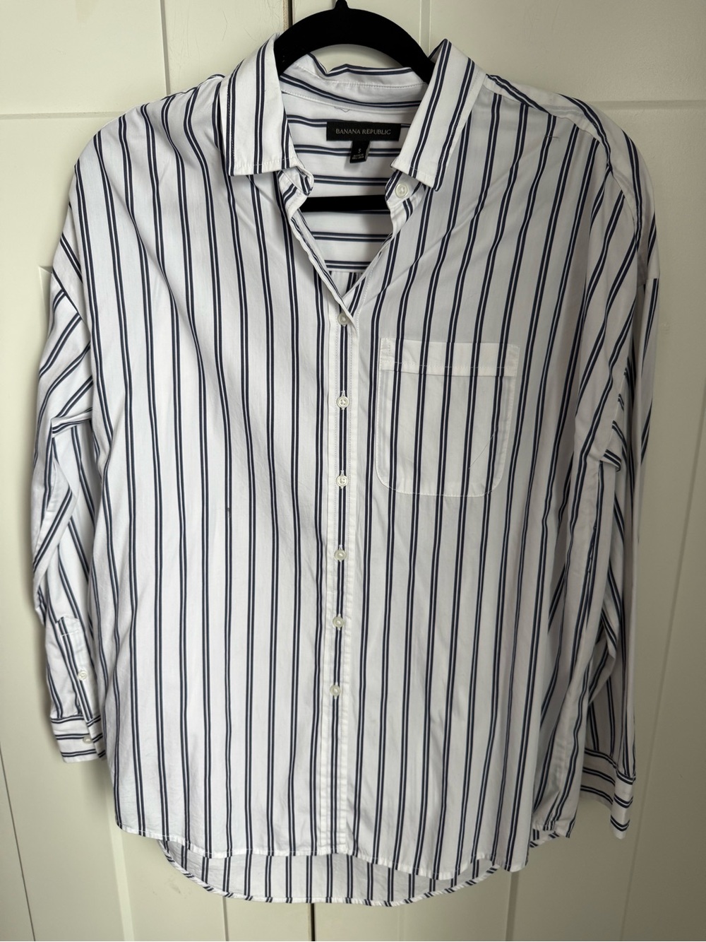 Banana Republic Women’s White Shirt with Navy Stripe size Small. Like new.